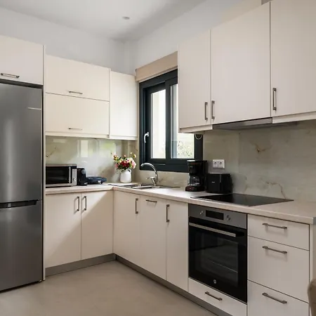 Apartment The 7 Suites, An Elegant Living In Ipsos By Konnect Ipsos