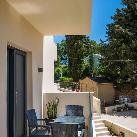 The 7 Suites, An Elegant Living In By Konnect Apartment Ipsos