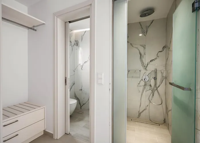 Apartment The 7 Suites, An Elegant Living In By Konnect