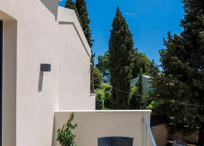 Apartment The 7 Suites, An Elegant Living In By Konnect Ýpsos